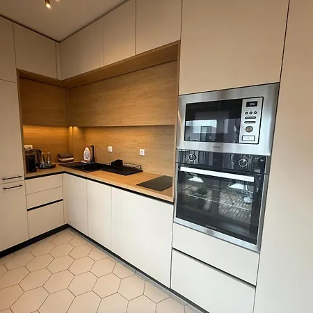 Апартамент Koko's Cozy - Free Garage Netflix And Balcony