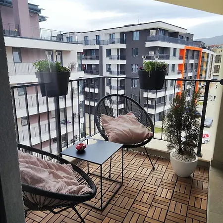 Koko's Cozy - Free Garage Netflix And Balcony *