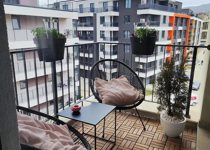Koko's Cozy - Free Garage Netflix And Balcony *